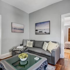 518 E Henry Upper
