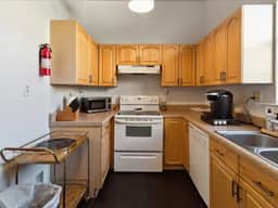 217 W 43rd - Traveler Room