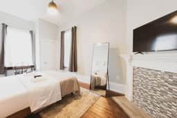 1111 Abercorn - Grey Room