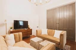 212 E Waldburg Unit B