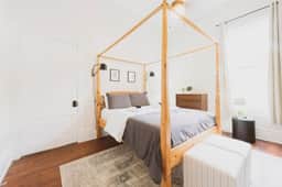 212 E Waldburg Unit B