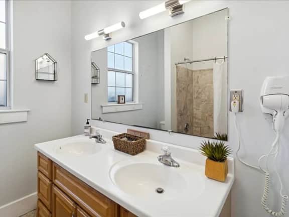 217 W 43rd - Spirit Room