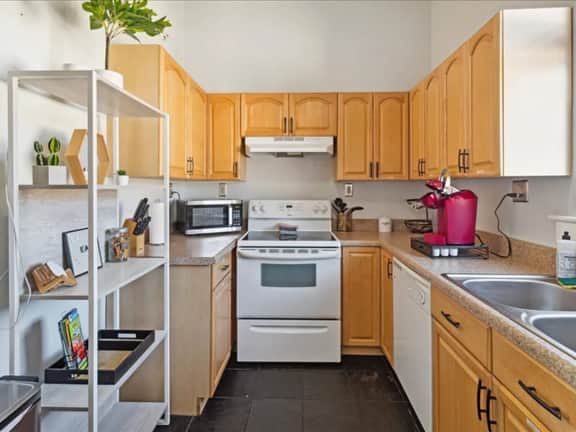 219 W 43rd - Embassy Room