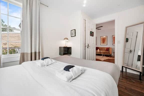 522 E Jones Upper - Palm Room
