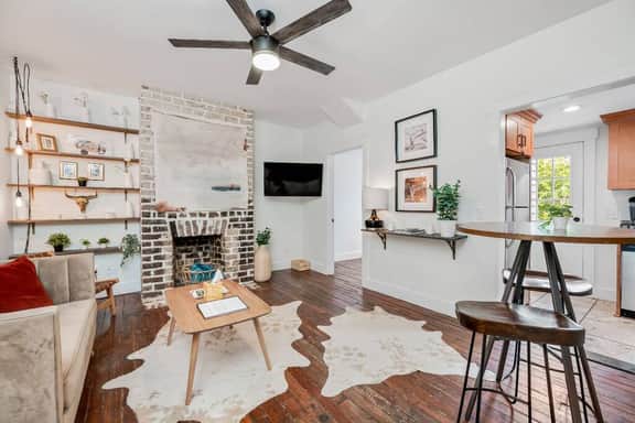 522 E Jones Upper - Canyon Room