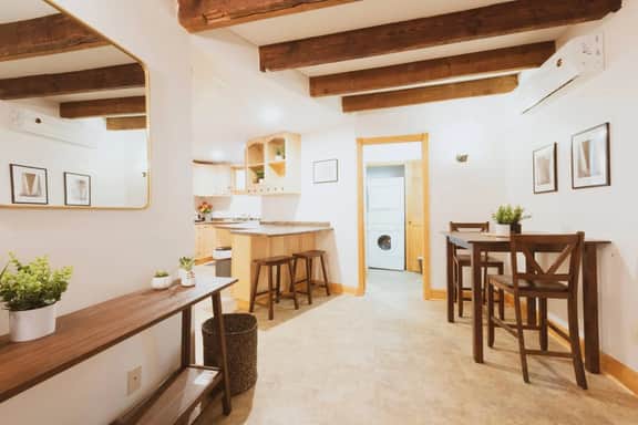 212 E Waldburg - Carriage House Lower