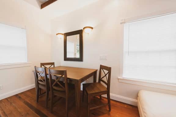 212 E Waldburg - Carriage House Upper