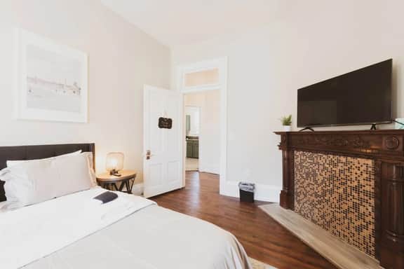 1111 Abercorn - Beige Room