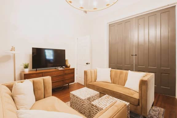 212 E Waldburg Unit B