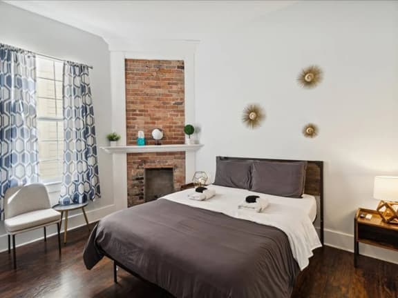 217 W 43rd - Traveler Room