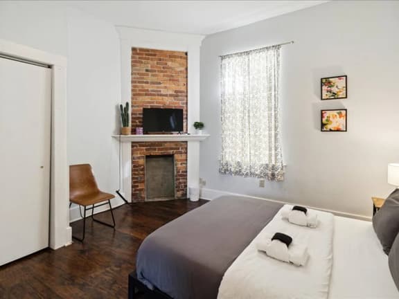 217 W 43rd - Spirit Room