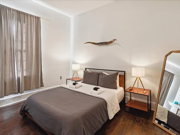 219 W 43rd - Embassy Room