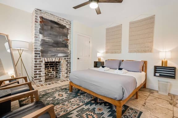 522 E Jones Upper - Canyon Room