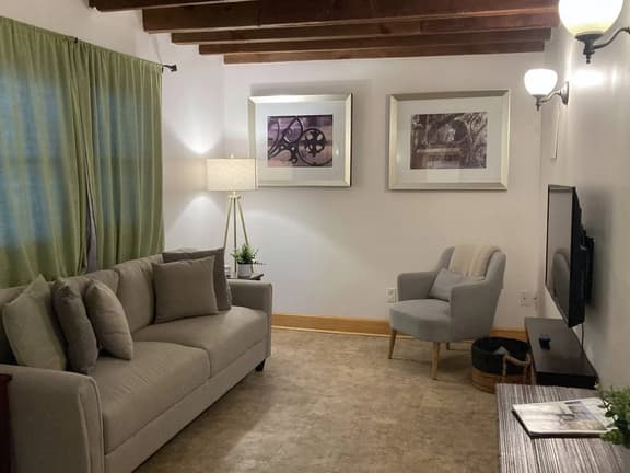212 E Waldburg - Carriage House Lower