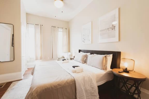 1111 Abercorn - Beige Room
