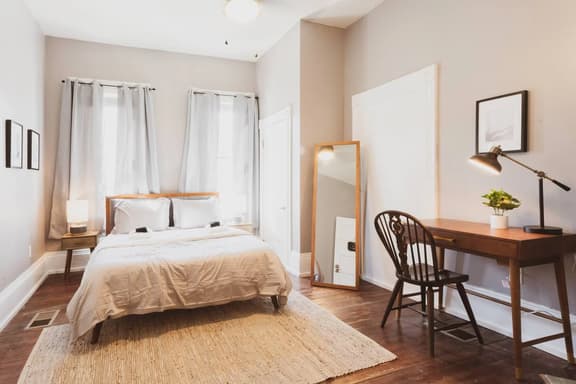 1111 Abercorn - Violet Room